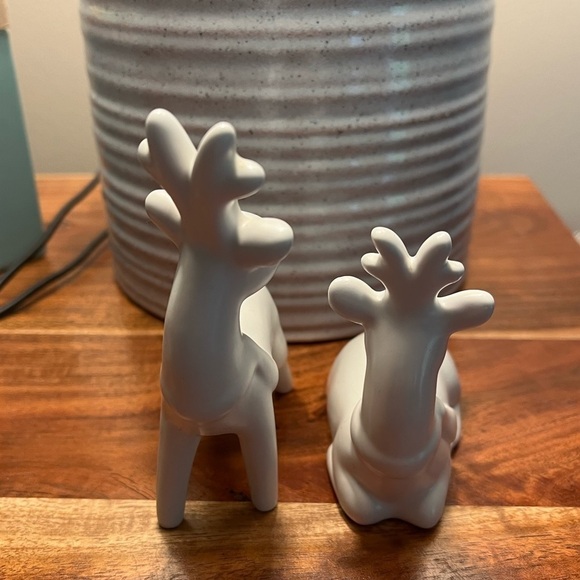 🎄Salt & Pepper Deer with Scarfs ShakerSet White Ceramic reindeer Winter - Picture 8 of 12
